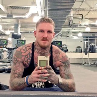 Danny on Twitter: "5am #GymSelfie dedicated or stupid?!? Who