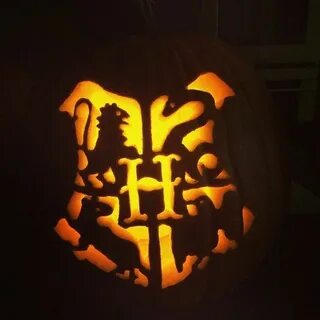 Hogwarts Crest Halloween pumpkin carving stencils, Pumpkin c