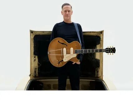 Rilis Album Baru Bryan Adams Lepas MV "Never Gonna Rain" - B