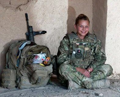 Bethany Gilford, British army medic in Afghanistan - Imgur