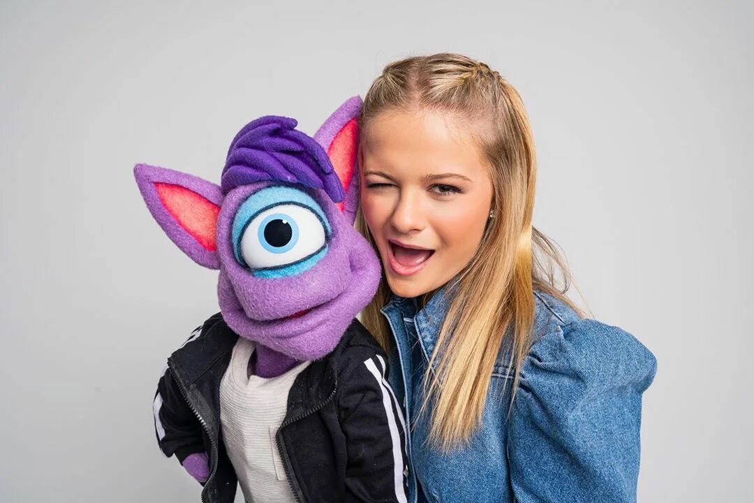 Instagram'da Darci Lynne: "Can you wink if you only have one