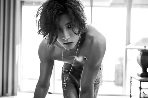 Has 2014 been the year of the shirtless idol? These 10 gifs 