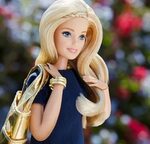 Cabelo da Barbie longo, loiro, ondulado e com uma trancinha 