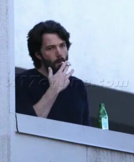 ben affleck smoking Ben affleck, Men smoking cigarettes, Man