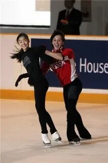 Johnny Weir and Yuna Kim. Parecen dos niños jugando....so cu