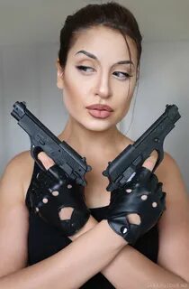 Lara Croft Cosplay Makeup - Angelina Jolie Sara du Jour Cosp