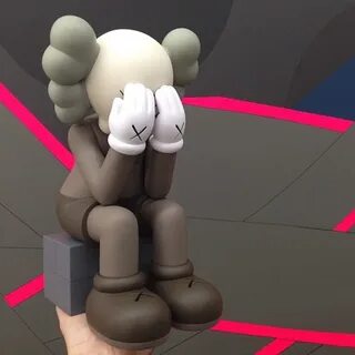 Vinyl Pulse: KAWS Passing Through Companion