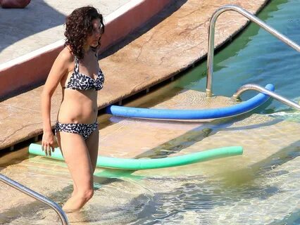 Lisa Edelstein - Bikini in Italy-06 GotCeleb