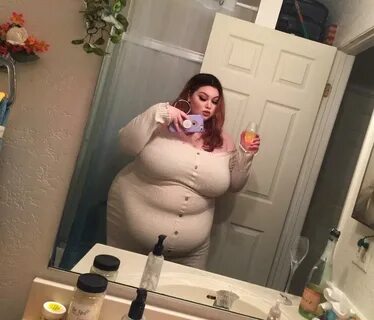 Webcam model, 25, who weighs 33 stone makes a fortune eating