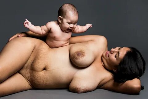 Naked mom breast feeding