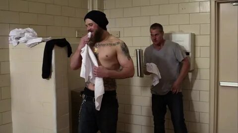 ausCAPS: Charlie Hunnam and Ryan Hurst shirtless in Sons Of 