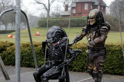 This Alien & Predator Are The Best Of Friends - Sci-Fi Desig