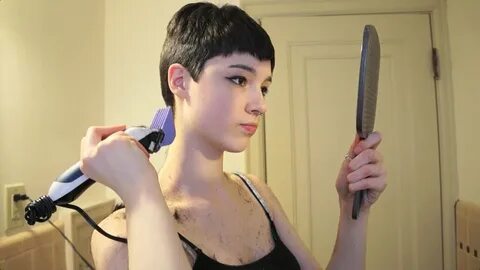Trimming My Pixie Cut - YouTube