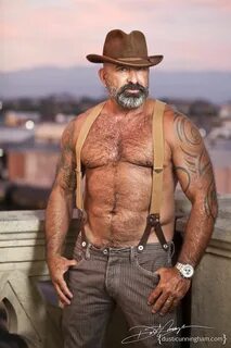 Cowboy Dad マ ッ チ ョ, 髭