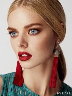 Samara Weaving Models This Season's Must-Try Makeup Trends B