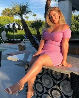 Unbelievably gorgeous blonde in a tight dress Thick & Pawg -