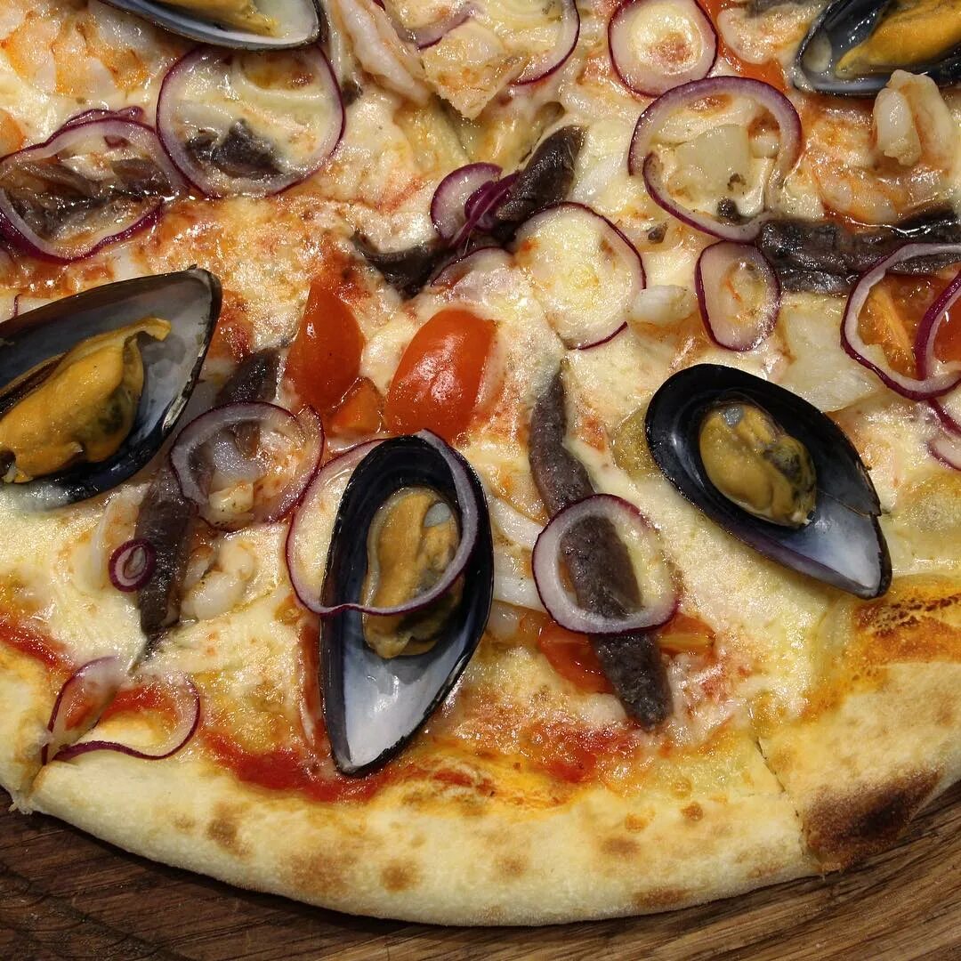 что входит в состав пиццы с морепродуктами фото 73