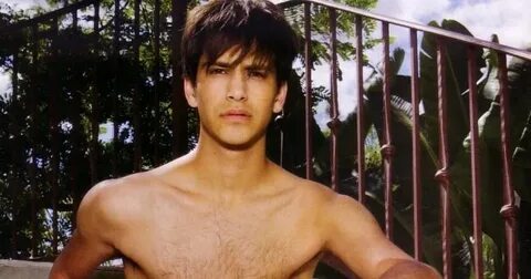 The Stars Come Out To Play: Luke Pasqualino - Shirtless & Ba