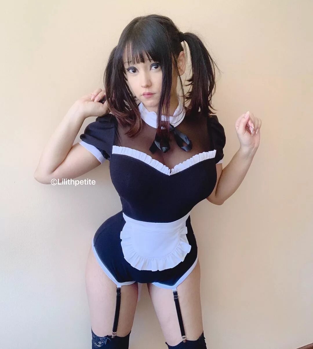 Lilith Petite 🎮 en Instagram: "Does anyone need a Maid? 💌 Lilith Pet...