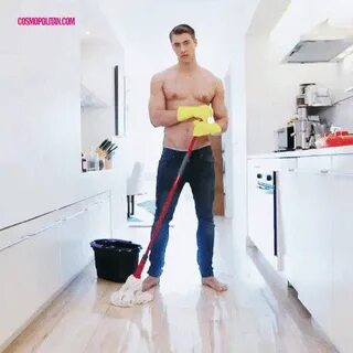 Mopping GIF - Hot Guy Hot Muscles - Descubre & Comparte GIFs