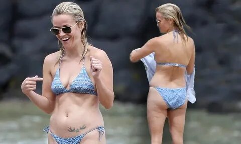 Reese Witherspoon hits the Hawaiian sands in a tiny bikini w