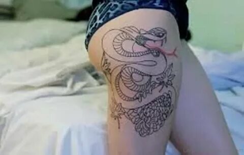 37 Dazzling Snake Tattoos On Thigh