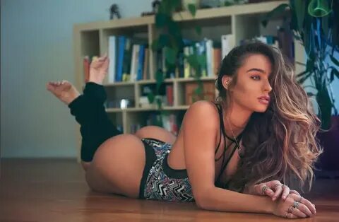Everything About Elegant Sommer Ray Feet and Legs