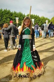 Burning at the stake costume. OMG brilliant. Halloween costu