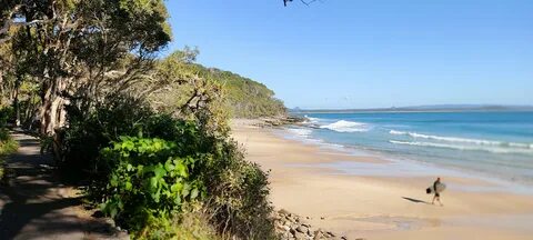 File:Surf at Noosa National park.jpg - Wikimedia Commons