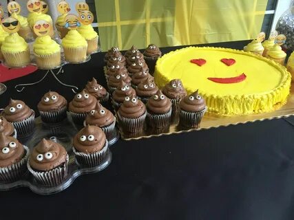 Emoji party ideas: Publix cookie cake and cup cakes, Party C