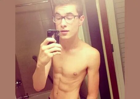 El youtuber Kian Lawley desnudo en sus fotos íntimas Cromoso