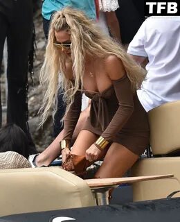 Khloe Kardashian Displays Her Tits and Panties in Portofino (10 Photos) #TheFapp