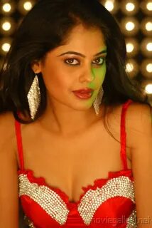 Bindu Madhavi New Hot Photos Stills @ Pilla Zamindar Movie N