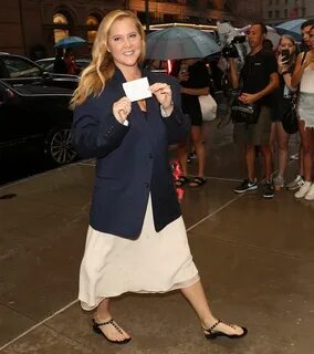 Amy Schumer Feet (6 photos) - celebrity-feet.com