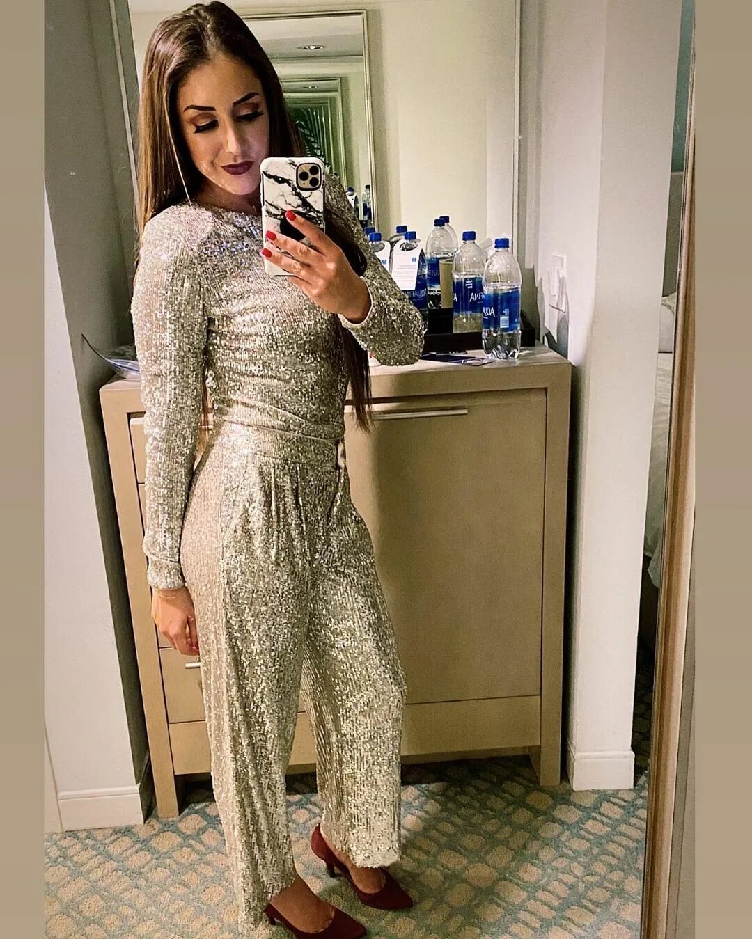Britt Baker в Instagram: "One last salute to the disco ball fit 🥂 #NY...