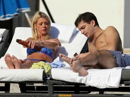 Tara Reid cleavage and cameltoe in bikini in Miami