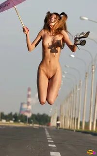 Голые девушки в прыжке (74 фото) - порно фото онлайн