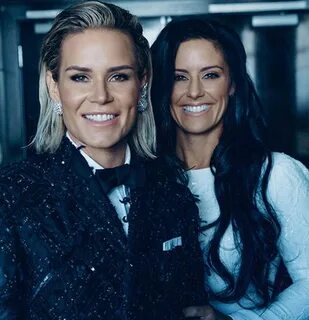 Women's Football: Ali krieger and ashlyn harris MARCA Englis