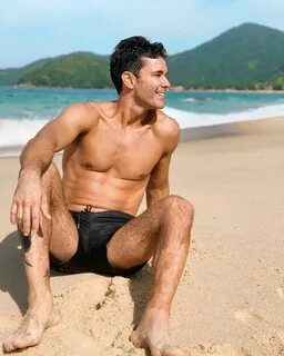 MARIANO MARTINEZ UNDER THE SUN - ARGENTINEMEN