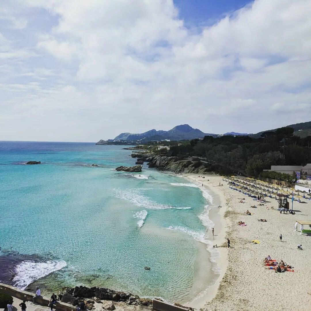 Cala Ratjada, Mallorca sur Instagram : Almost summer 😍 😍 😍 😍 #calaratja...