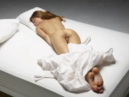 girls sleeping naked