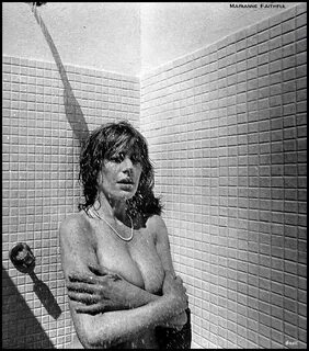 Marianne Faithfullpic.twitter.com/VwoezdzgD3.