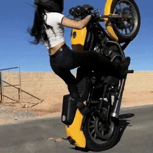 Очаровательная девушка на мотоцикле (13 гифок) " Триникси