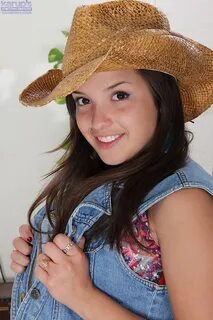 PinkFineArt Veronica Berry Cowgirl from Karups HA
