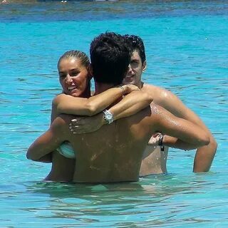 Maxi Iglesias se deja querer por su novia en Ibiza - Maxi Ig