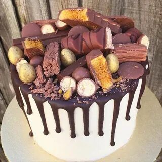 Another Vanilla and Chocolate drip cake! caketoorder cake dr