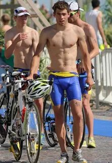 ★ Bulge and Naked Sports man : Sportsman Bulge and Cockout