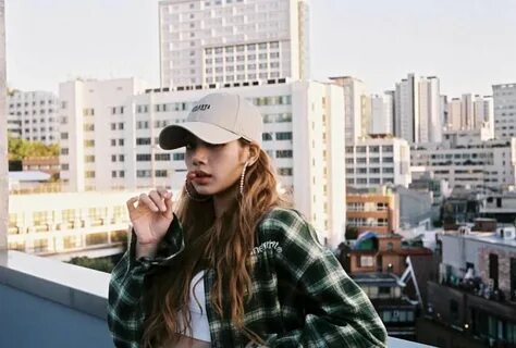 933.5k Likes, 7,082 Comments - LISA (@lalalalisa_m) on Insta