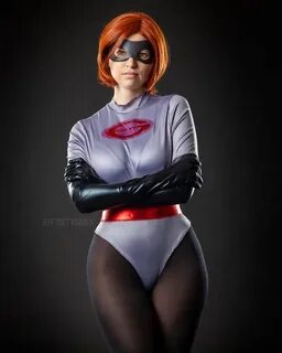 Elastigirl from The Incredibles Cosplay