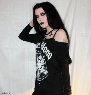 טוויטר \ Nikita Kauppinen בטוויטר: "Black Blood 🖤 #GothGirl 
